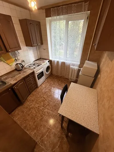 Вільна 3 кім по Халаменюка житловий стан меблі та техніка