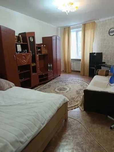 Однокімнатна квартира на тривалий термін, в Чат не писати! Дзвонити.